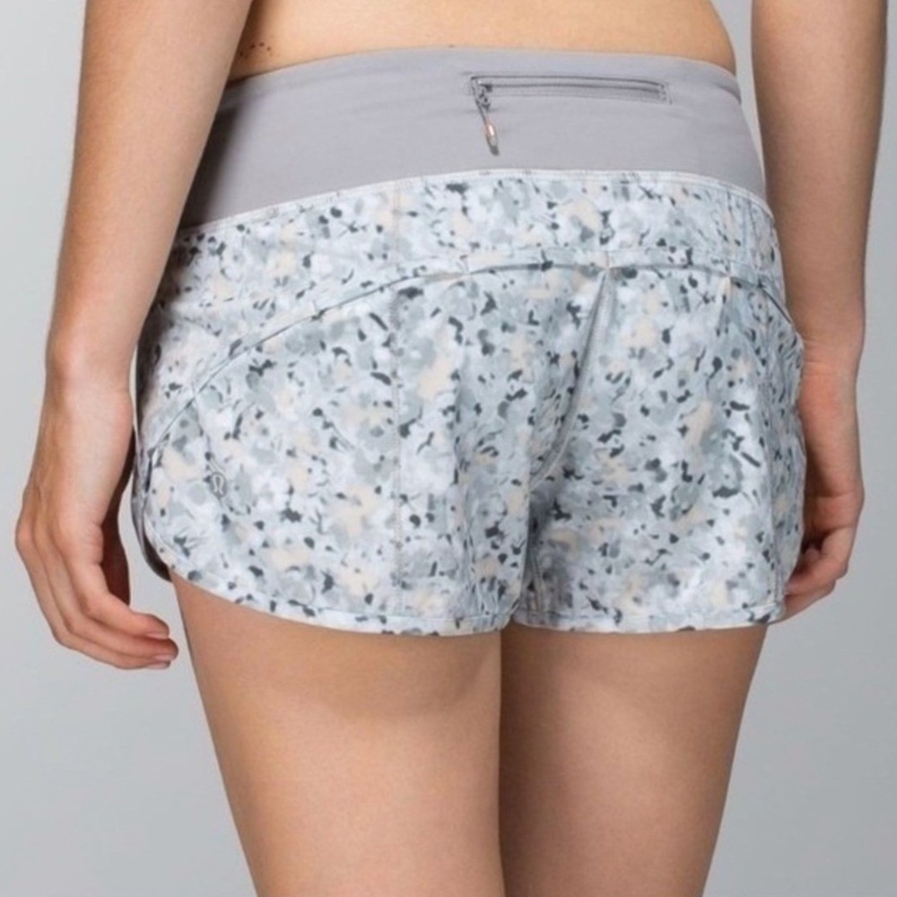 Lululemon Speed Short 4-Way Stretch 2 Gray Yellow Abstract Floral Excellent